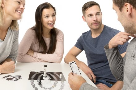 Alias Naiset vs. miehet lautapeli